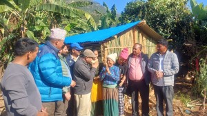 नेपाली काँग्रेसले सानीभेरीमा निर्माण गरेका पाँच अस्थायी आवास हस्तान्तरण